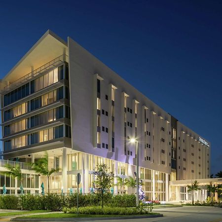 Doubletree By Hilton Miami Doral Hotel Sweetwater Exterior foto