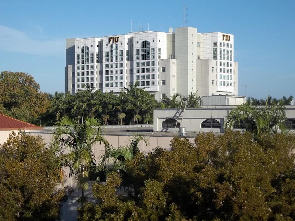 Doubletree By Hilton Miami Doral Hotel Sweetwater Exterior foto