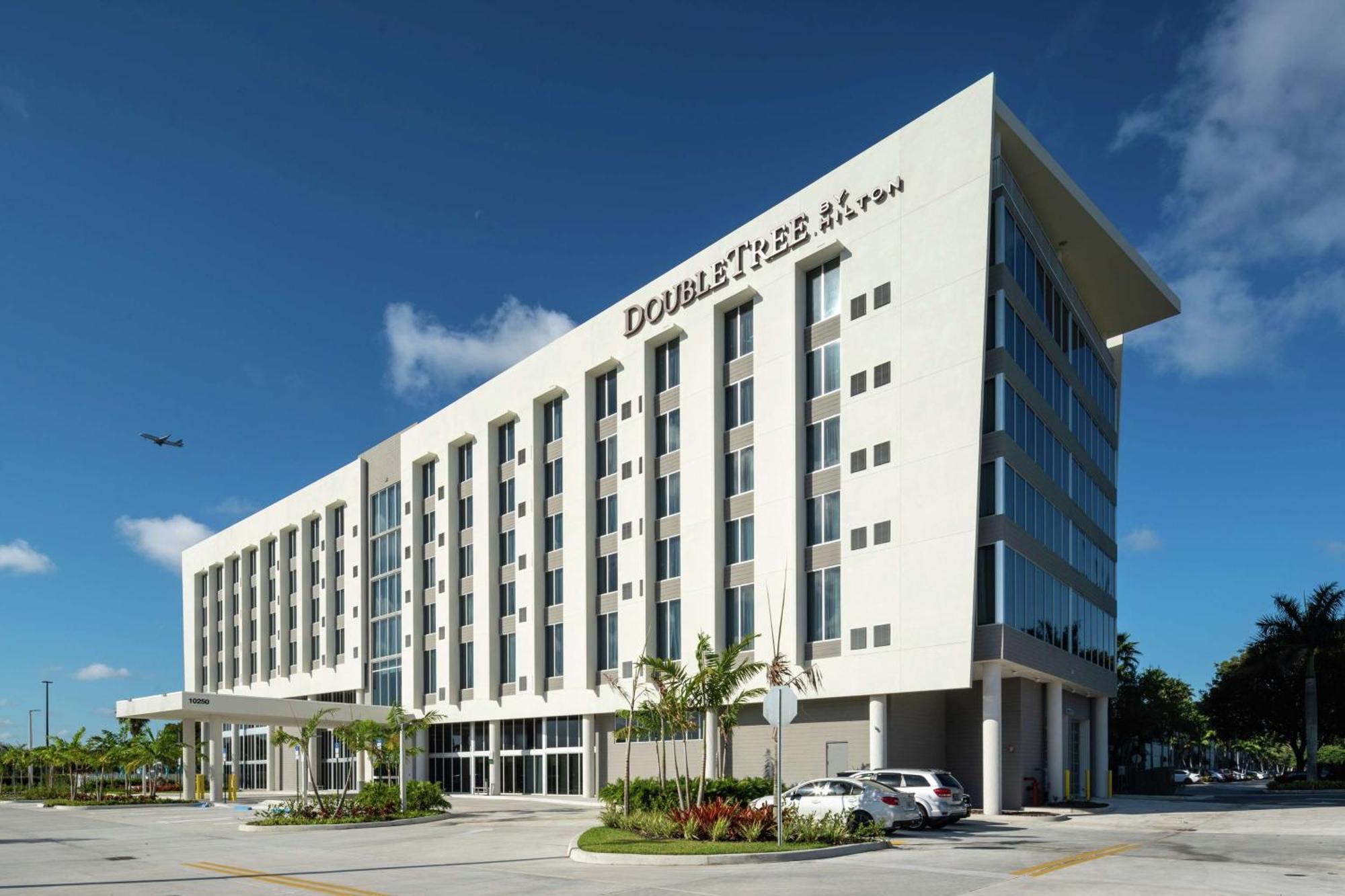 Doubletree By Hilton Miami Doral Hotel Sweetwater Exterior foto