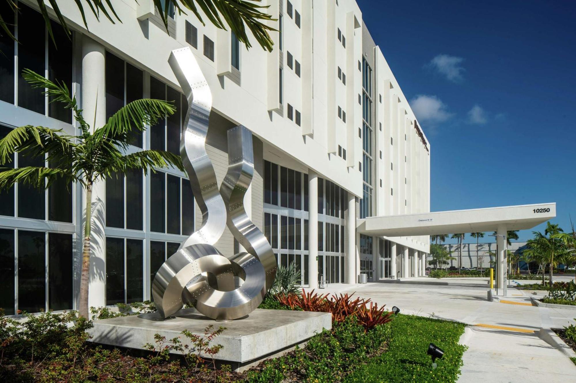 Doubletree By Hilton Miami Doral Hotel Sweetwater Exterior foto